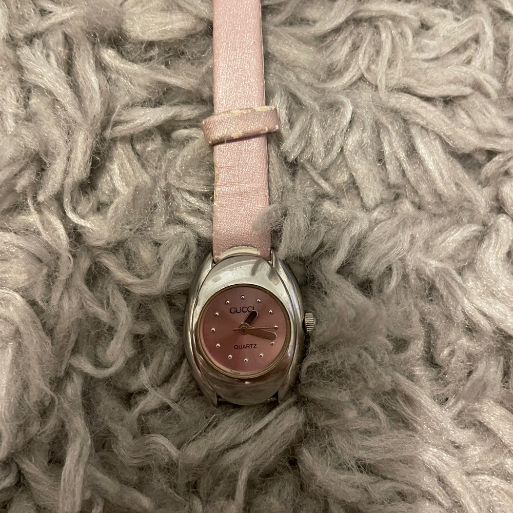 Gucci Silver and Pink Quartz Timepiece